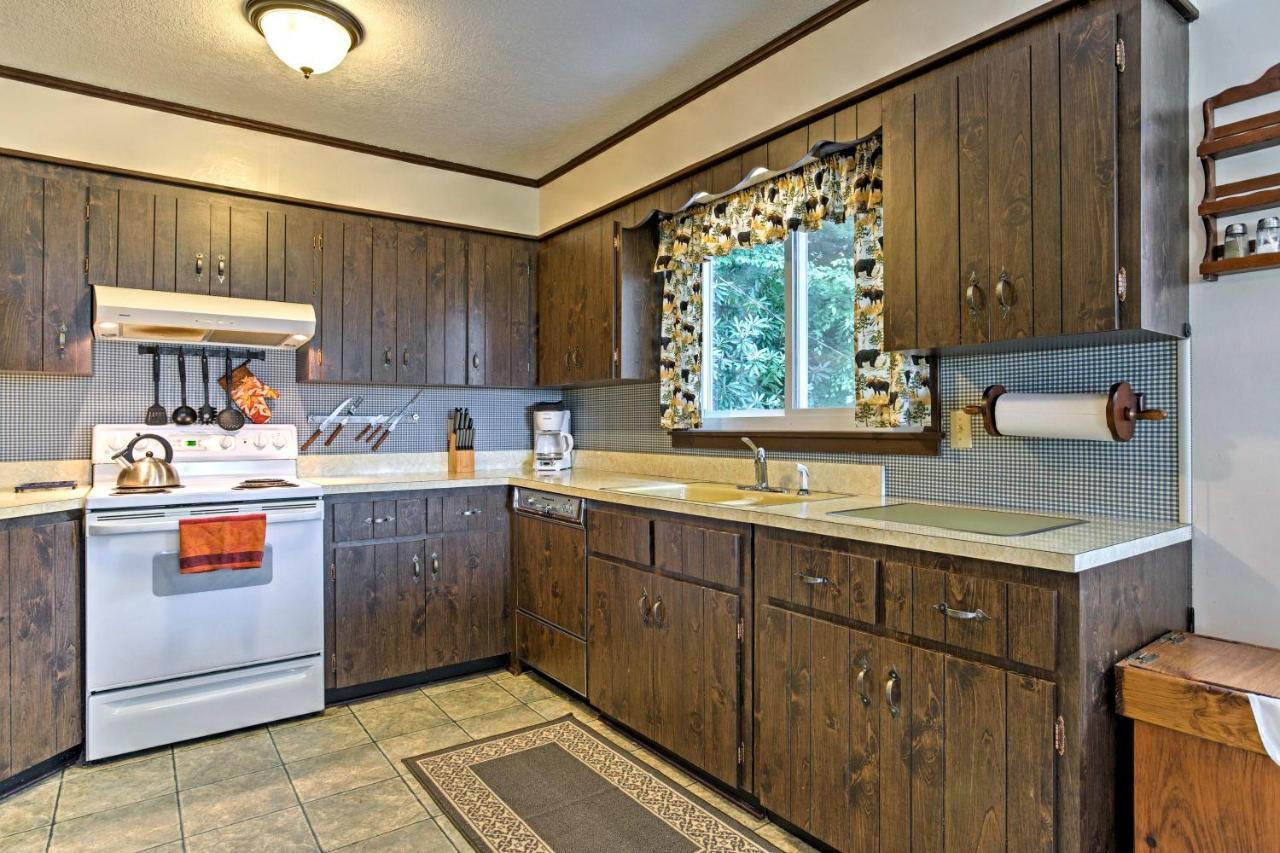 Secluded Mountain Home With Stunning Views And Deck! Bryson City Bagian luar foto