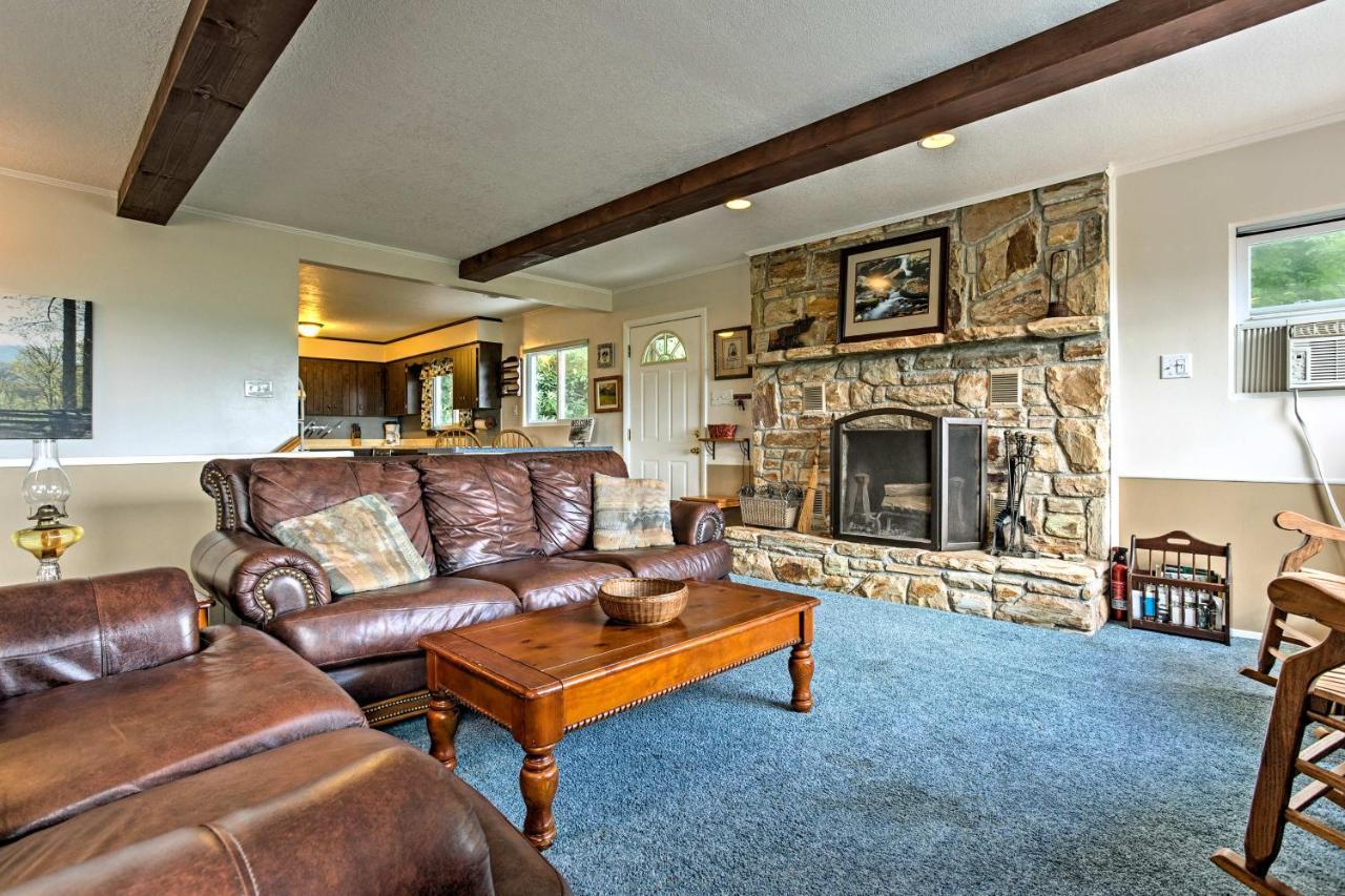 Secluded Mountain Home With Stunning Views And Deck! Bryson City Bagian luar foto