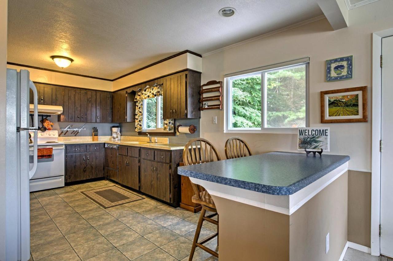 Secluded Mountain Home With Stunning Views And Deck! Bryson City Bagian luar foto